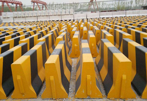 水泥防撞墩的價(jià)格分析(圖1) 水泥防撞墩的價(jià)格