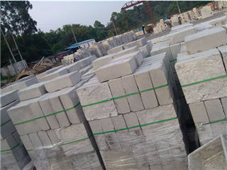 廣州邦堅(jiān)堆放場的混凝土路壓條