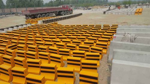 水泥防撞墩分類(lèi)、規(guī)格、運(yùn)用以及注意事項(xiàng)
