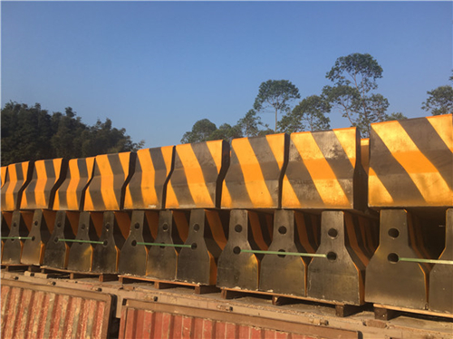 水泥防撞墩的安裝規(guī)則以及損壞現(xiàn)象