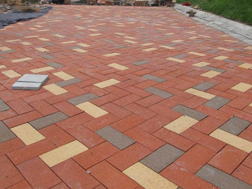 鋪設在路面的廣州pc環(huán)保彩磚