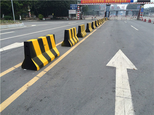 水泥隔離墩