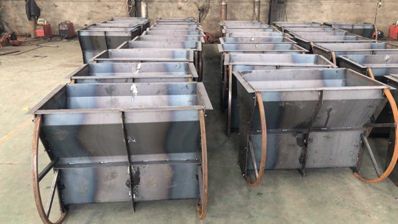 水泥隔離墩模具出現(xiàn)表面無光澤現(xiàn)象的原因