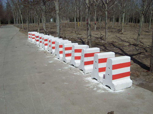 如何選購佛山水泥隔離墩