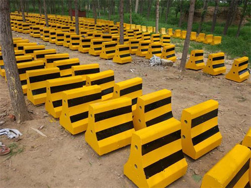 東莞水泥隔離墩