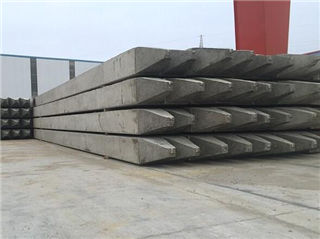 預(yù)制混凝土方樁(圖2) 堆放的預(yù)制混凝土方樁