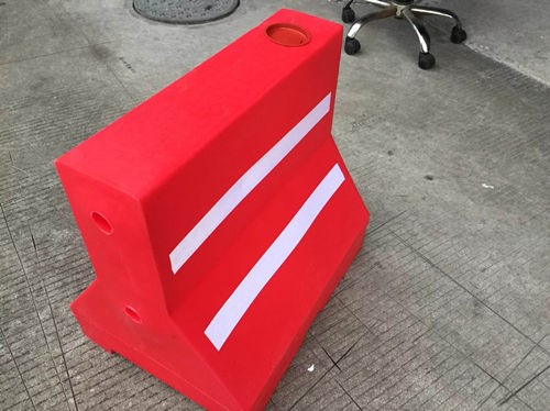 注水隔離墩的優(yōu)點以及注意事項