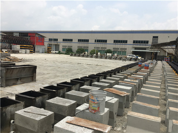 水泥隔離墩生產(chǎn)基地（二）