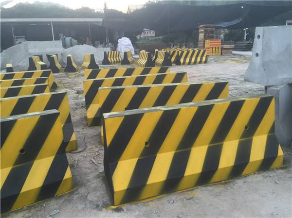 水泥防撞墩有哪些作用及特點？