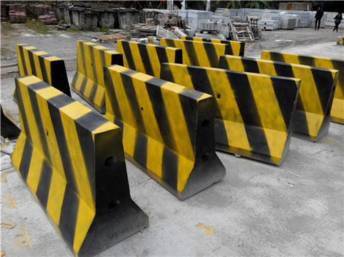 水泥防撞墩廠家選擇(圖1) 水泥防撞墩廠家選擇